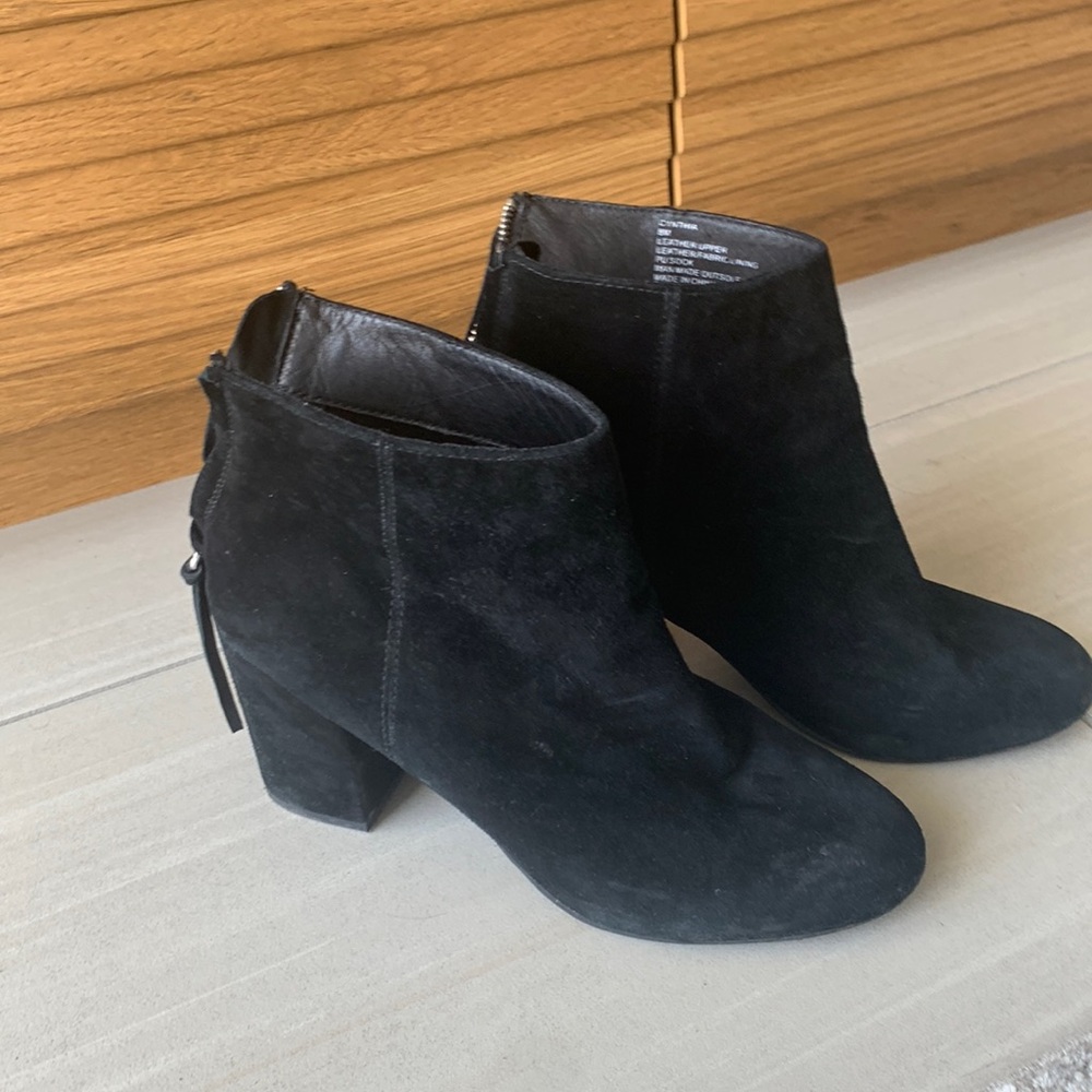 Steve Madden Cynthia ankle bootie, blk suede, size 8